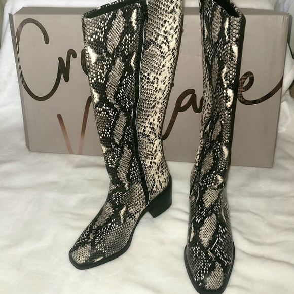 SALE Crown Vintage Cowgirl Snake Print Boots - Picture 4 of 5